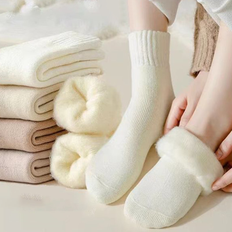 Socks pueri calidum autumno et hiems cum densione vellus et floccus ansas. Mid Tubus tibialia, area tibialia, non effusione capillos. Linteum tibialia