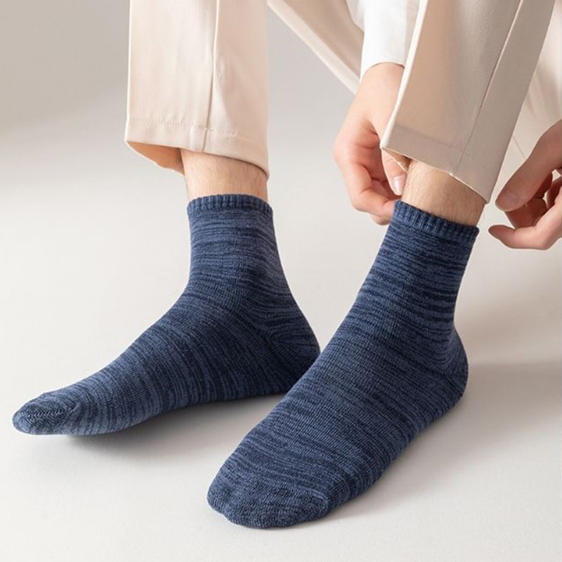 Crassis calidum et calor repono looped socks Crassis calidum et calor repono looped socks